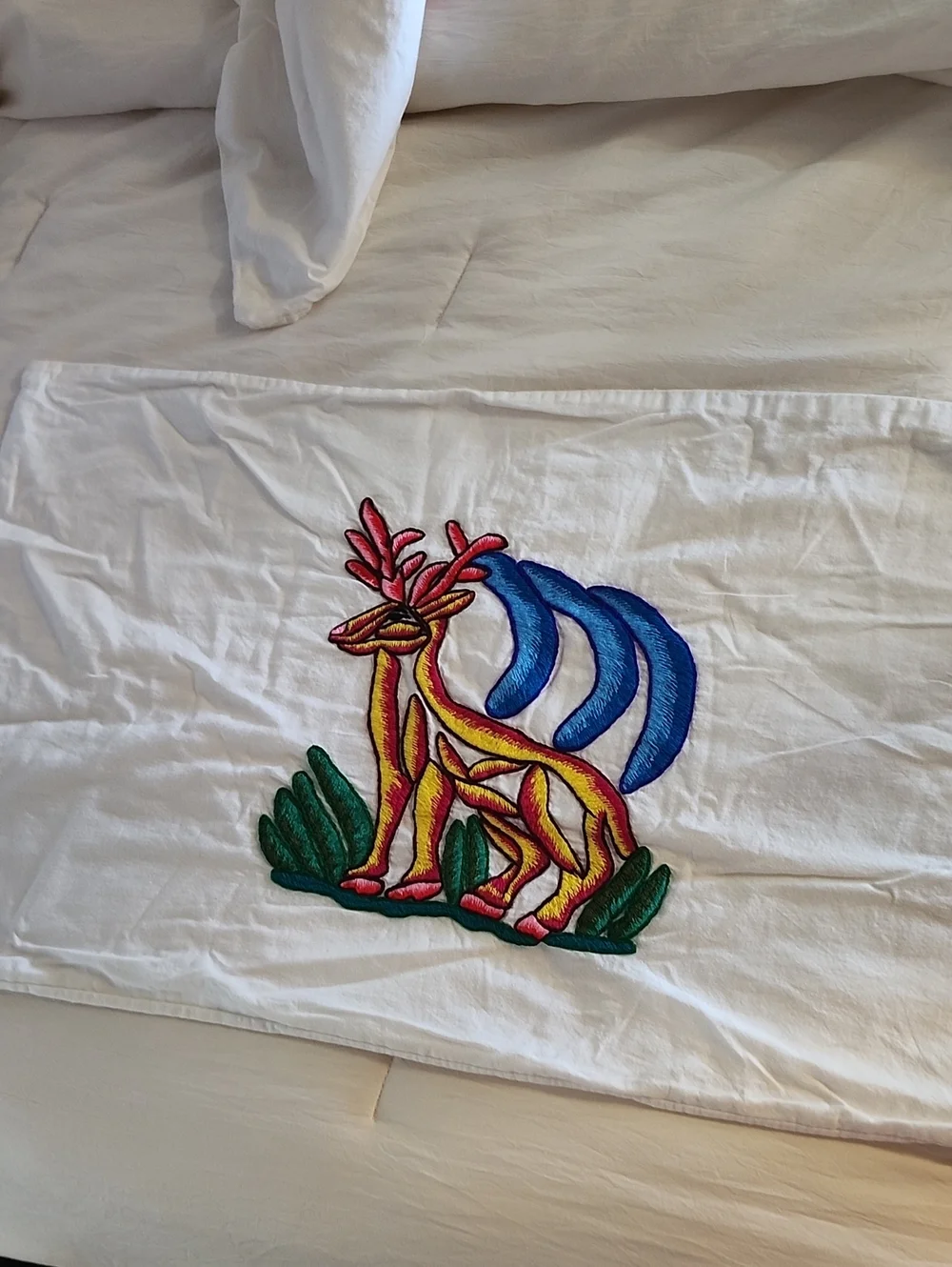 Hand Made White Embroidered Deer Pillowcase Set with Multicolor Motif